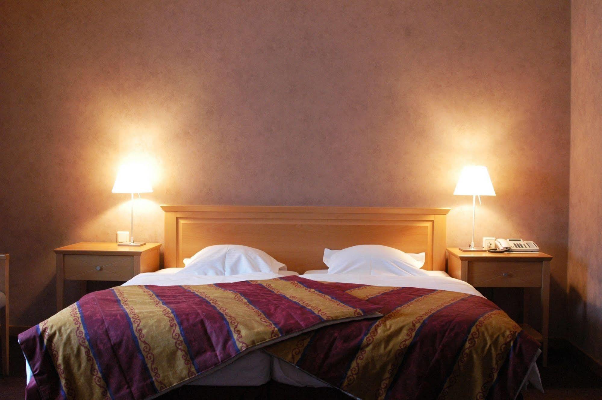 Hostellerie Du Peiffeschof, The Originals Relais Арлон Екстер'єр фото